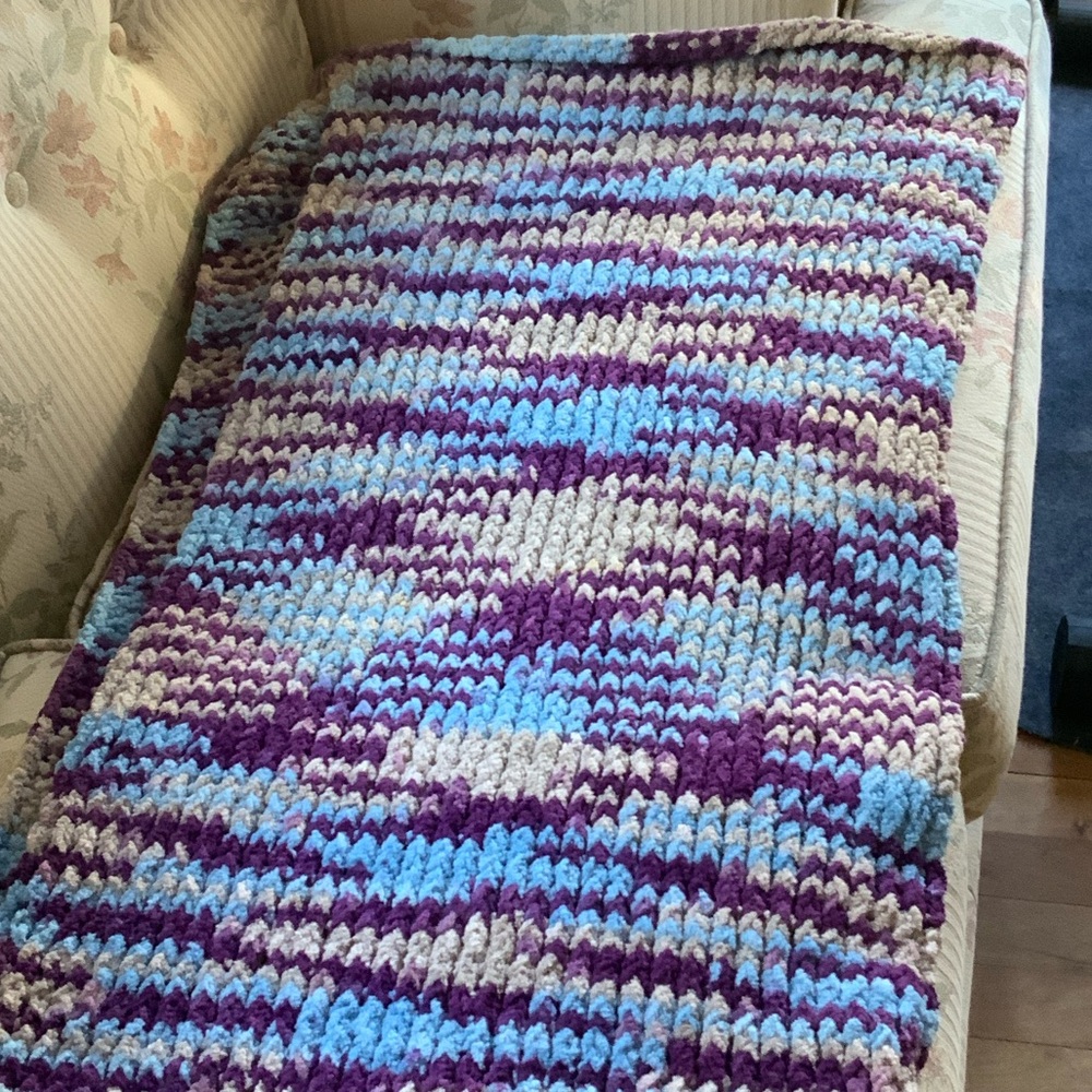 Handmade knit by loom. Blanket/throw approximately 60 x 40 - Picture 1 of 4
